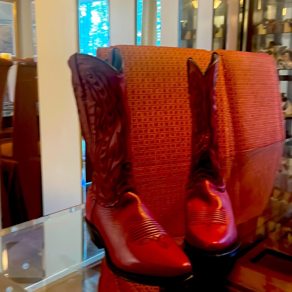 Women’s 9002 Western Boots size 7 color red